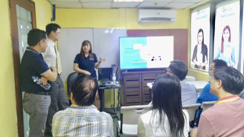 參訪Hi Tutor 線上外語家教公司，由董事長廖本昌先生親自接待説明！此為台商在菲律賓靑創產業，短短約10年的期間，已具相當規模，為國際開發的潛能市場！