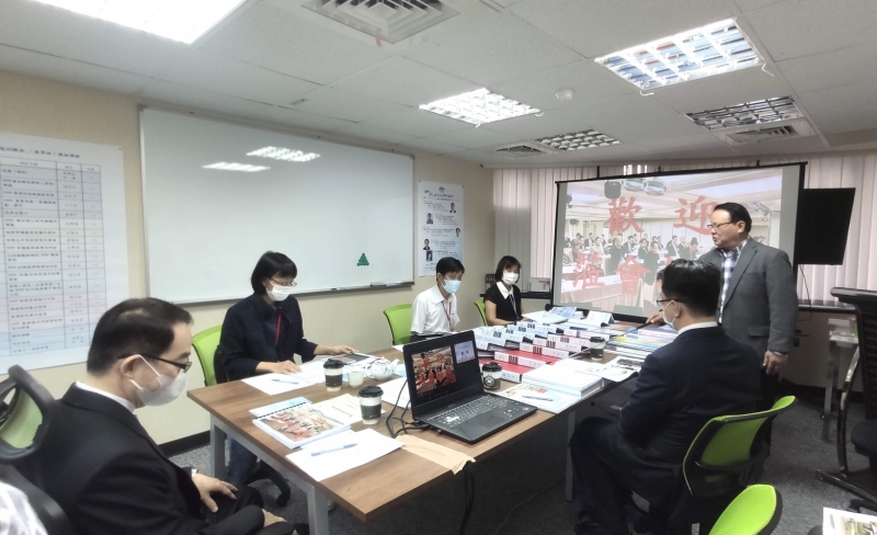 **秘書長說明協會辦理之各項訓練課程程序及成果展示