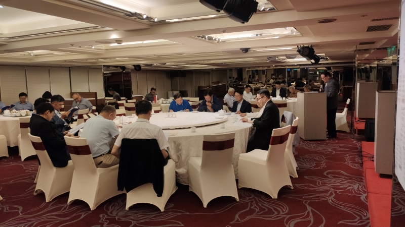 會員們聽取會務報告