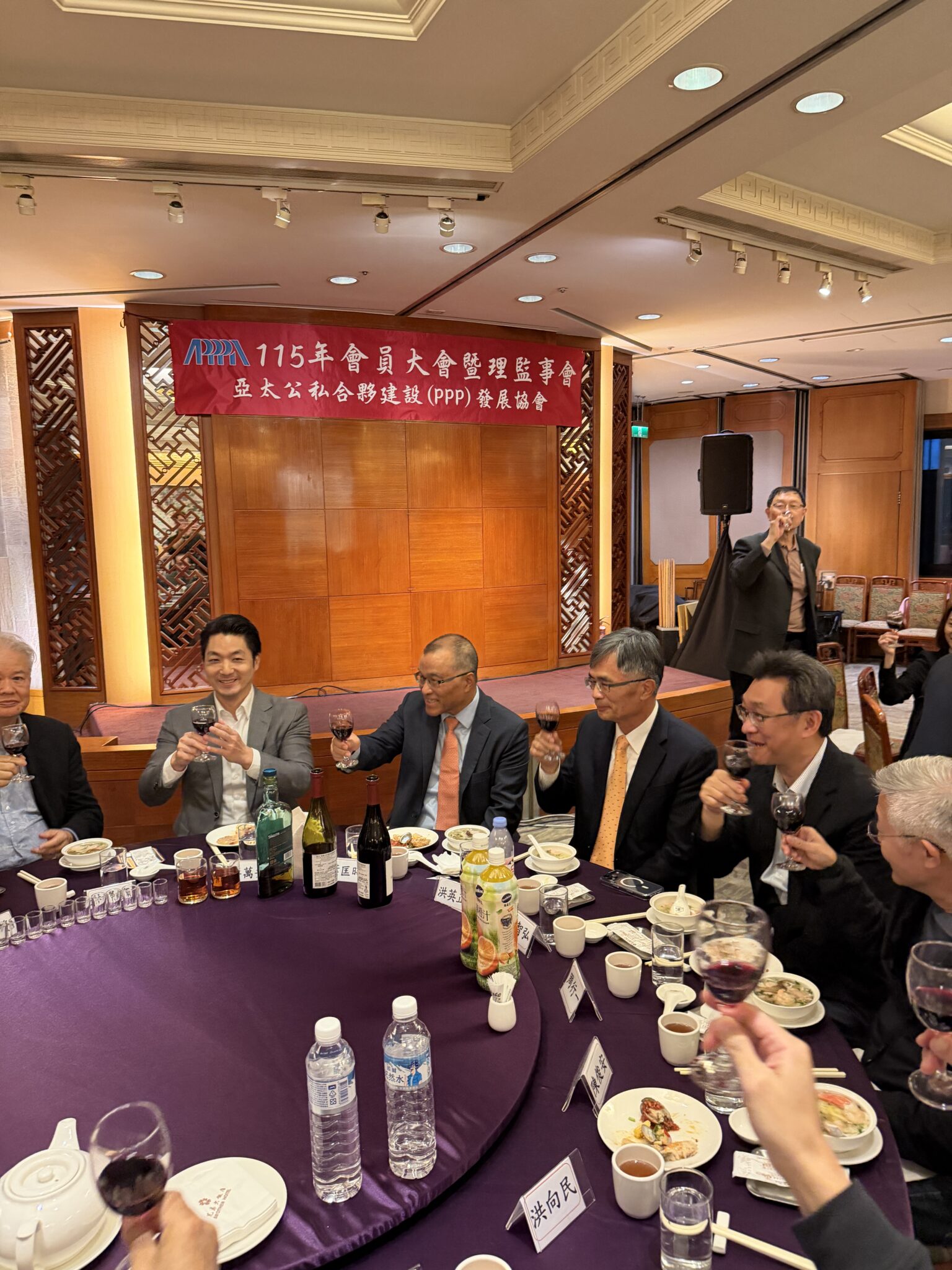 蔣市長逐桌合影