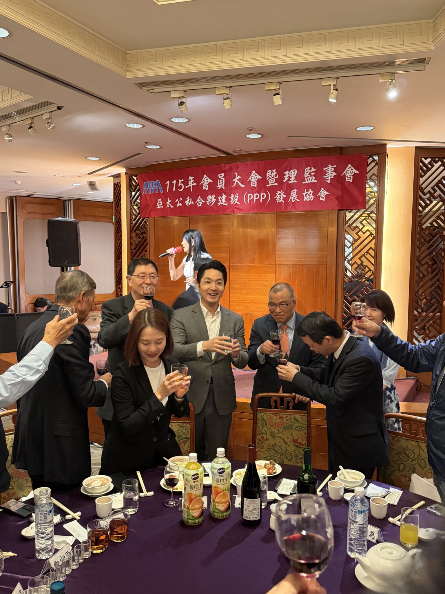 蔣市長逐桌合影