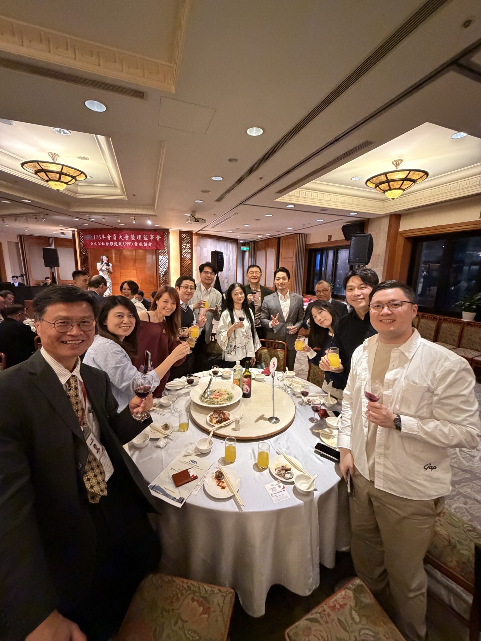 蔣市長逐桌合影