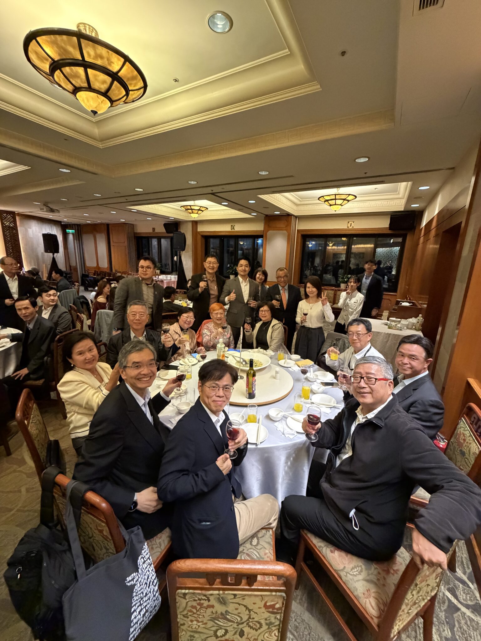 蔣市長逐桌合影