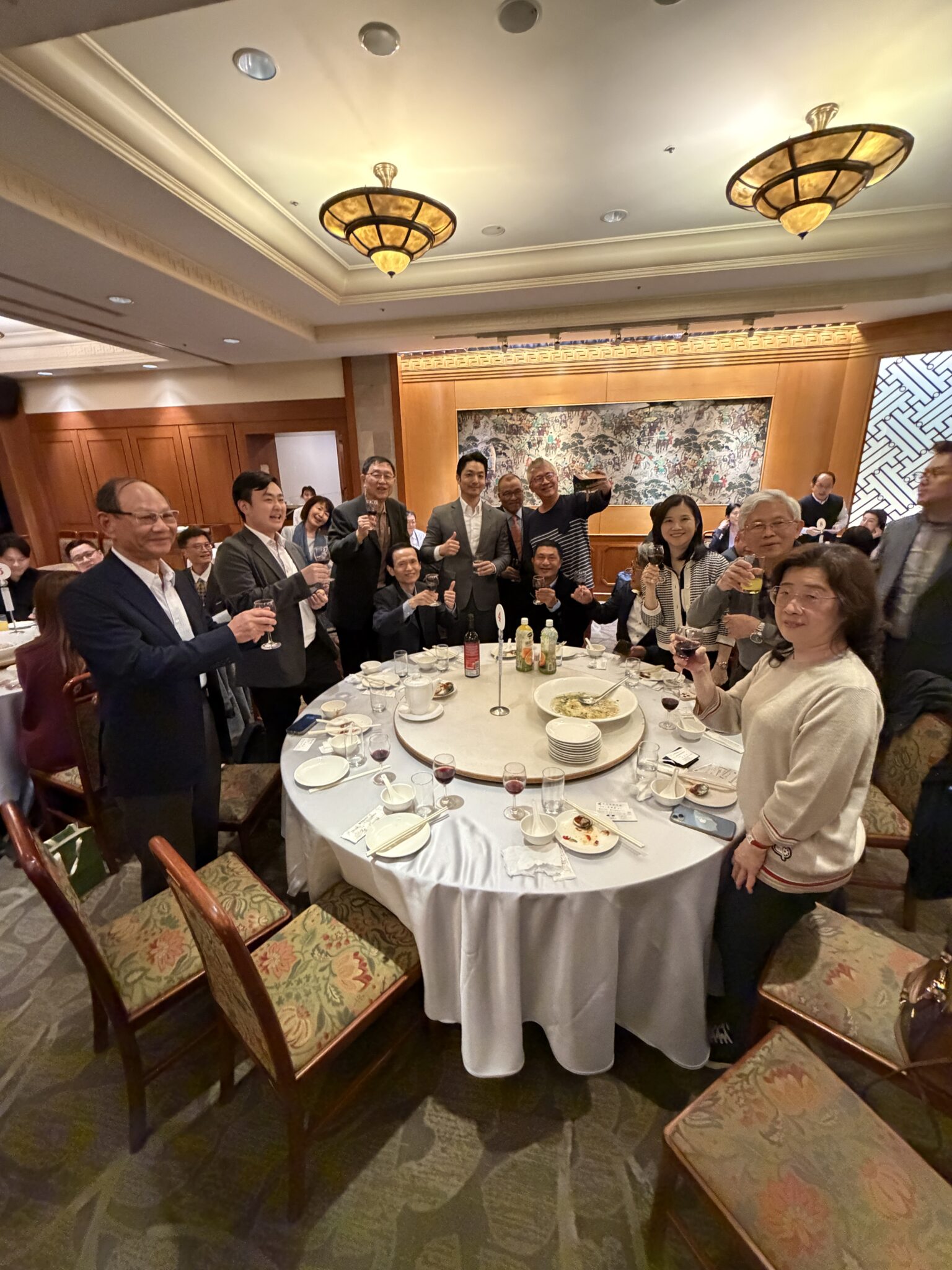 蔣市長逐桌合影