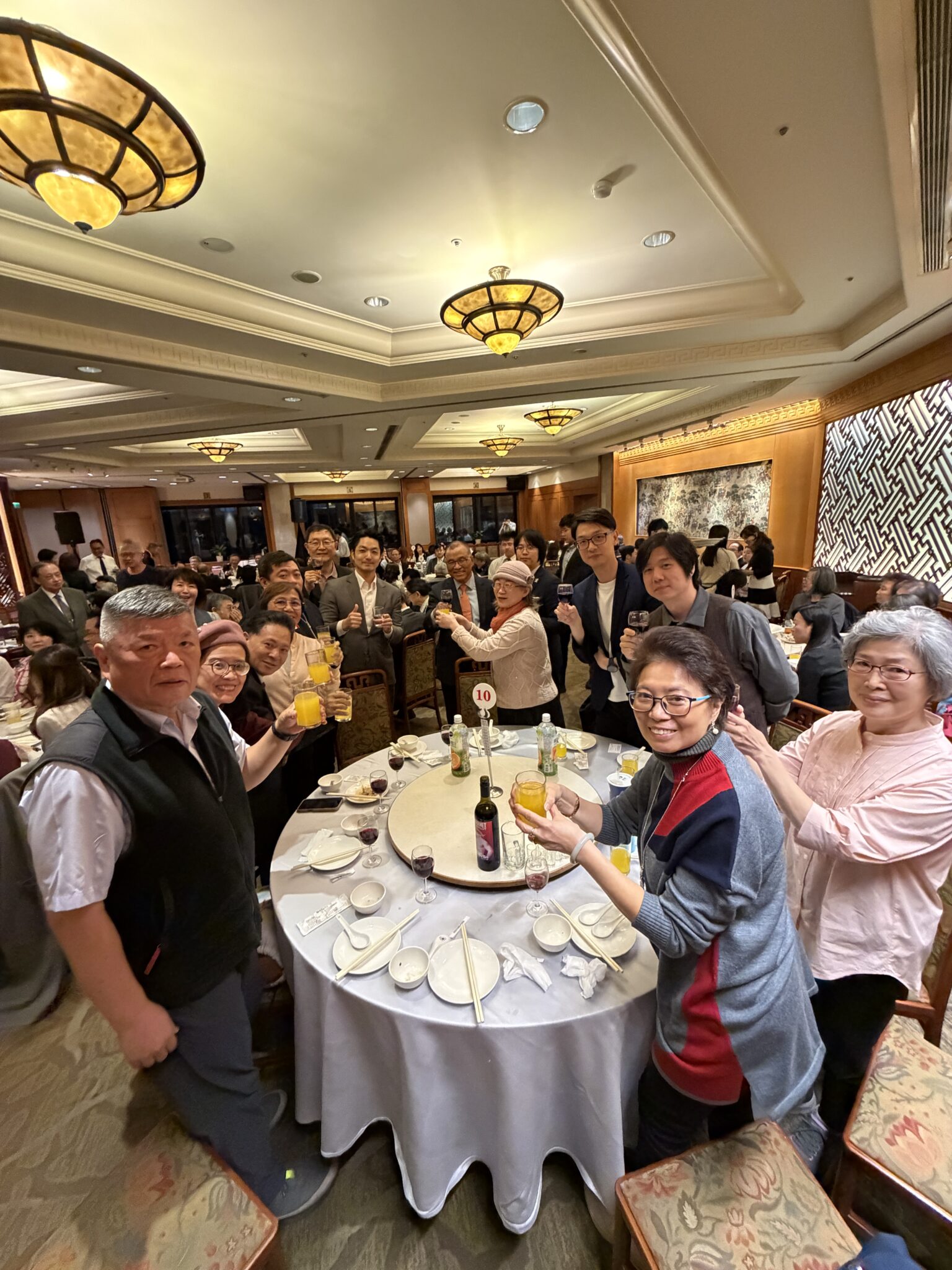 蔣市長逐桌合影